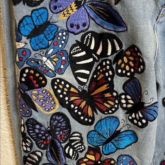 Alice + Olivia Light Denim Jeans - Picture 5 of 7